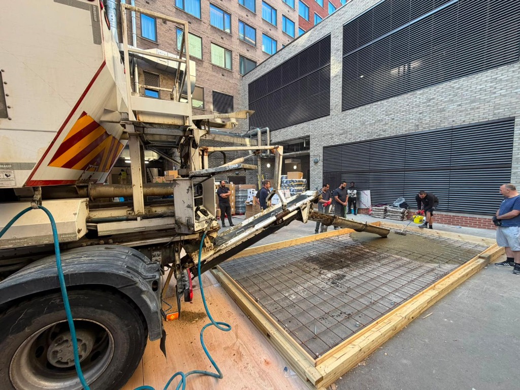 Volumetric Concrete Mixer Chute Discharge Luton